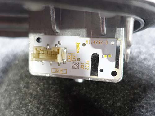 BMW純正新品のLEDモジュールを使用