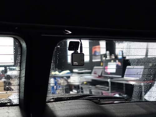 リアカメラ配線はヒンジ部コネクターへターミナル端子を組み込むスマート装着