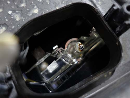 デイライト導光用アクリルがLEDの発熱で焼損