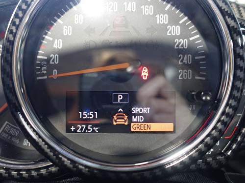 メーター内に GREEN/MID/SPORT の表示