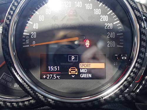 メーター内に GREEN/MID/SPORT の表示