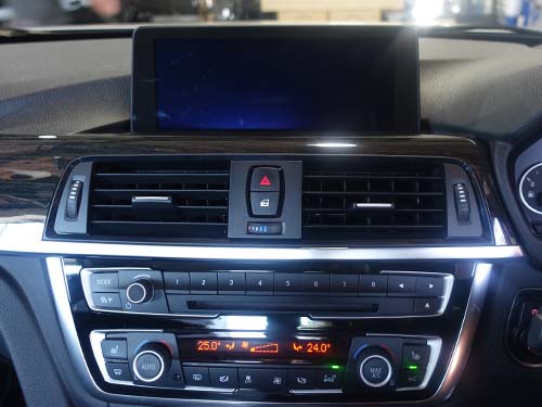 モニターはブラックアウト