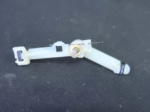 新品のバネに交換する