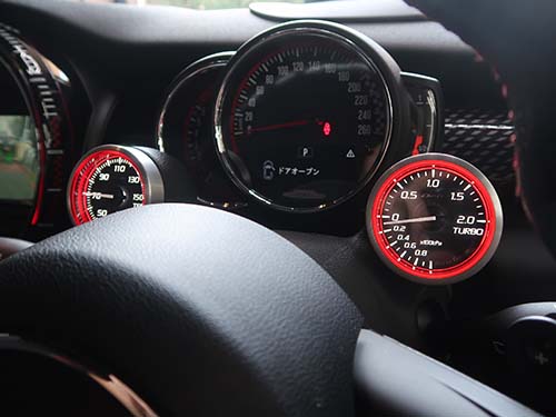 DuelL AG製メーターフロッグとDefi製RacerGauge N2+(水温計&ブースト計)
