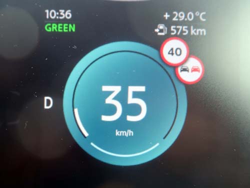 BMW AGの正規ルートから発行された認証コードを別途インストール