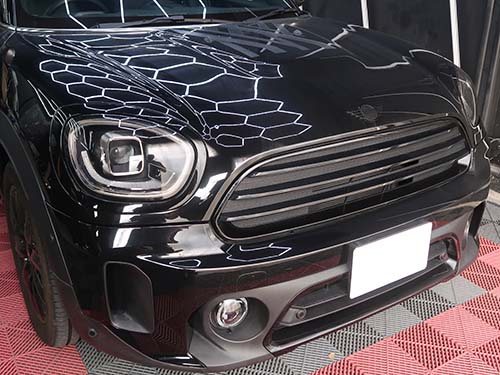 ヘッドライト用のプロテクションフィルムを施工