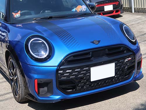 愛車のデザインを一段と引き締めるドレスアップ効果も魅力