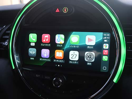 フルスクリーン表示で純正Apple CarPlayを有効化