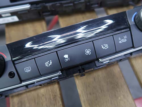 経年劣化で「OFF」ボタンの印字が剥げる