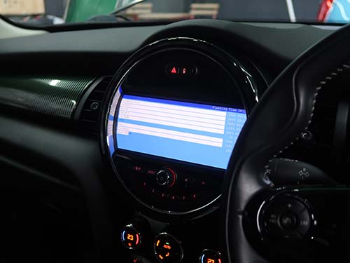 正規ディーラーと同等の手順でHMIを最新バージョンへ更新可能