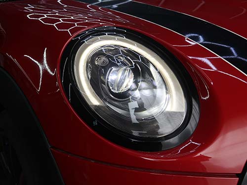 紫外線や飛び石、経年劣化による再黄ばみを防ぎ、透明度を長期間キープ