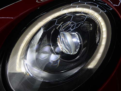 紫外線や飛び石、経年劣化による再黄ばみを防ぎ、透明度を長期間キープ