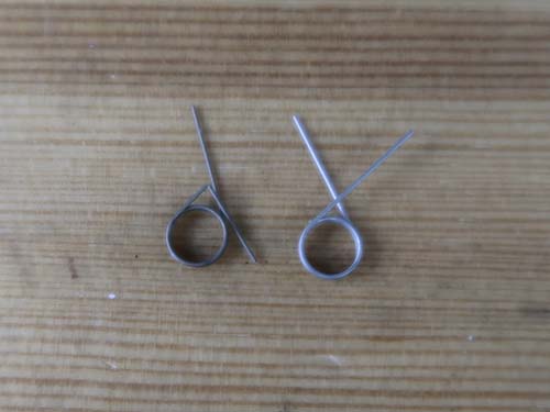 内部の金属バネが金属疲労で破損している