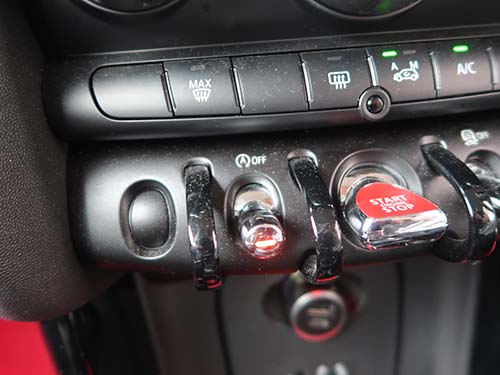 エンジン始動時にアイドリングストップのオフ設定を保持