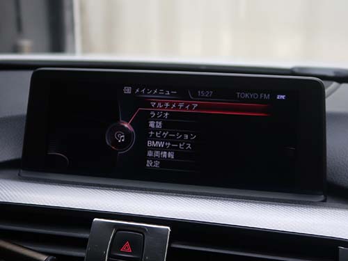 モニターにBMWロゴが無事表示され、システムが正常に起動