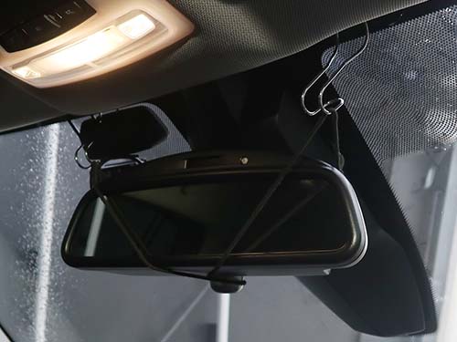 BMW F46 ルームミラーぐらつき