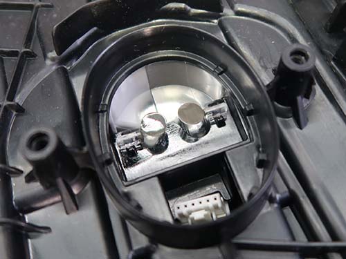 BMW 5シリーズ G31 ヘッドライト 交換回避のアクリルリペア