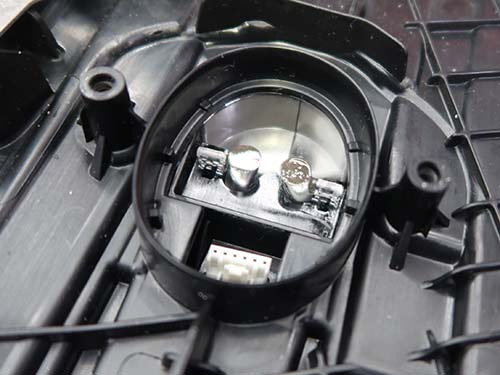 BMW 5シリーズ G31 ヘッドライト 交換回避のアクリルリペア