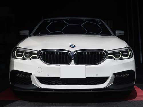 左右ともに均一で鮮やかなホワイト発光を取り戻しました