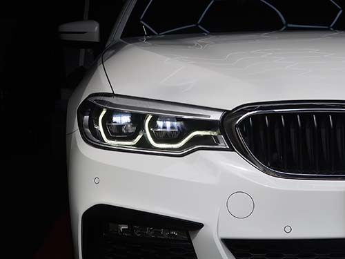 新品交換に比べて費用を抑えつつ、純正品質の輝きを取り戻せるのがリペアの大きなメリット