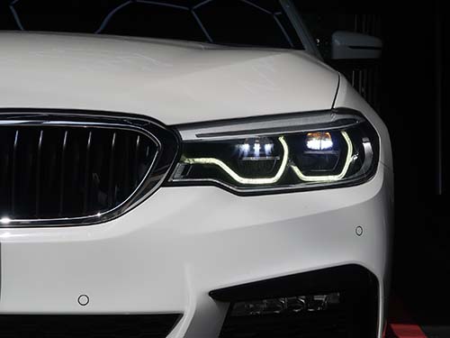 新品交換に比べて費用を抑えつつ、純正品質の輝きを取り戻せるのがリペアの大きなメリット