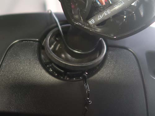 固定リングが外れてしまい、ミラーがグラグラと動いてしまう仕組み