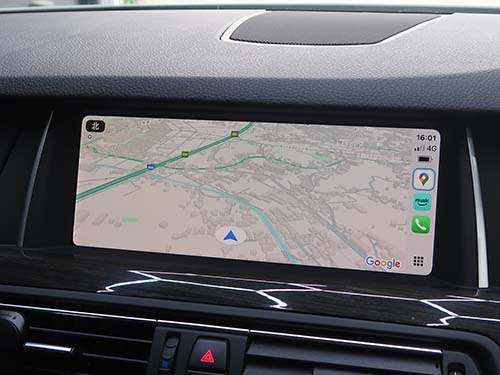 地図・音楽・通話・メッセージなど主要アプリを大画面で表示