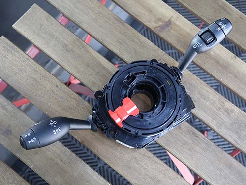 ハイビームアシストスイッチ付きの純正ステアリングコラムへ交換