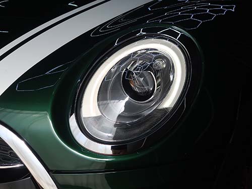 前期モデルのLEDヘッドライト