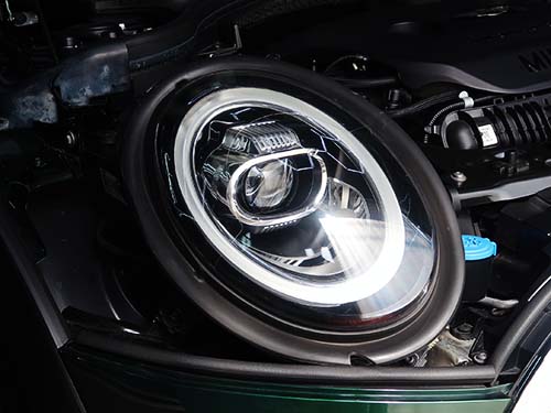 ライコウ厳選中古パーツの「LCIモデル用アダプティブLEDヘッドライト」を装着