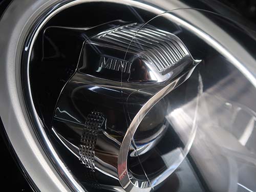 全てMINI純正パーツ構成で「LCIモデル用アダプティブLEDヘッドライト」を装着