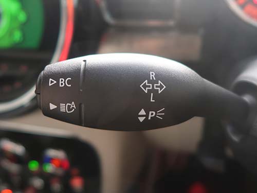 ハイビームアシストスイッチ付きの純正ステアリングコラムへ交換