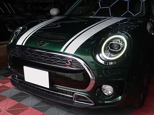 リング状にデイライト発光＋ウインカー発光へ変化