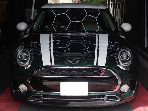 リング状にデイライト発光＋ウインカー発光へ変化