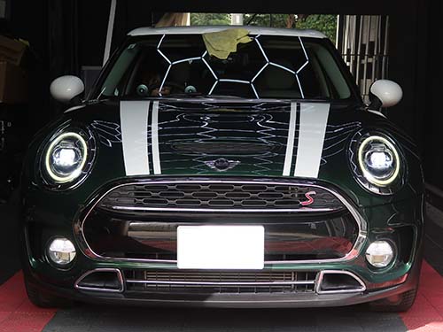 コーナーリングライトがステアリング操作やウインカー操作に連動して点灯