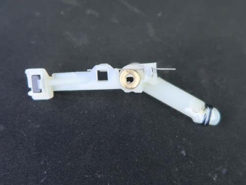 新品のバネを組み込み