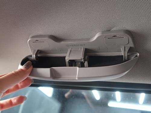 サングラスケースとしてはもちろん、カードや小物入れとしても実用的