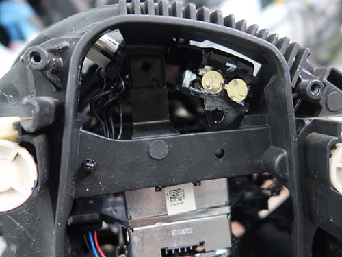 焼損したアクリル部分を精密リペアする独自技術