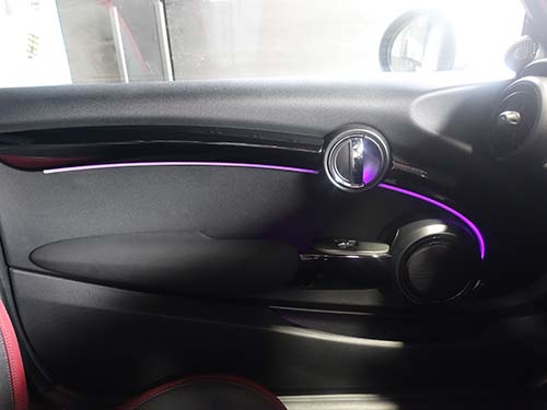 ドア内張アンビエントライトを追加