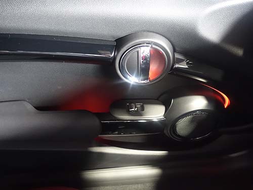 ドアハンドル&ドアアームレスト&ドアポケットのアンビエントライト発光