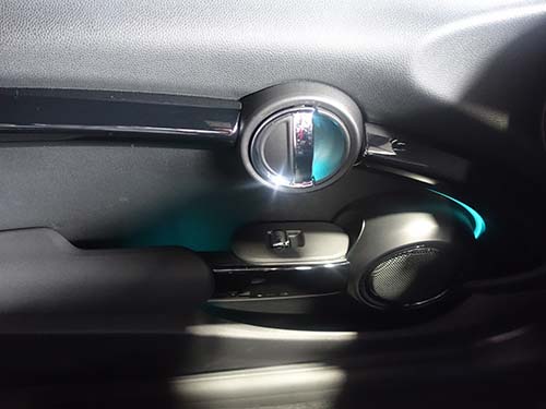 ドアハンドル&ドアアームレスト&ドアポケットのアンビエントライト発光