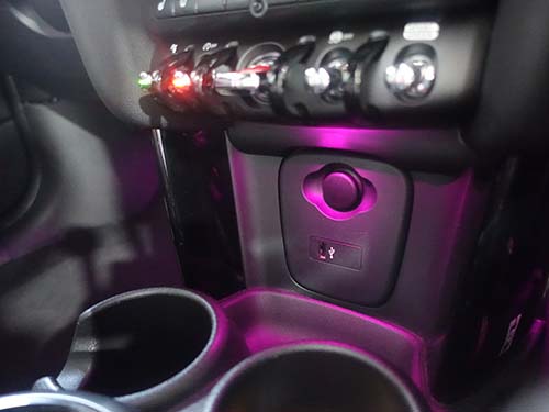 エキサイトメントパッケージ用センターコンソールライト