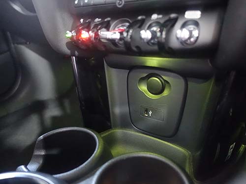 エキサイトメントパッケージ用センターコンソールライト