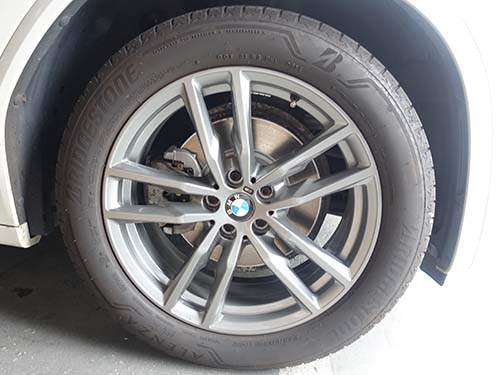 アルミホイールを裏側まで洗浄