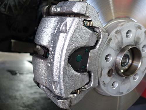 手作業では落としにくい汚れを塗装面を傷めることなく除去