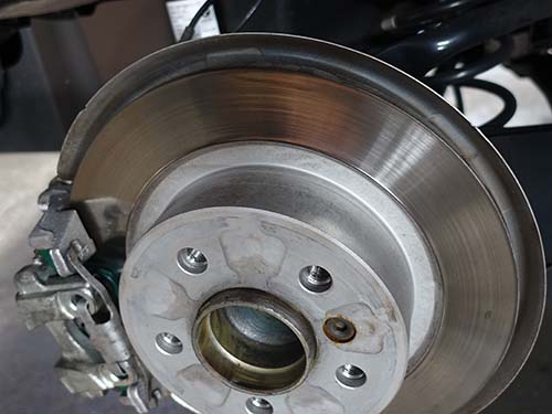 手作業では落としにくい汚れを塗装面を傷めることなく除去