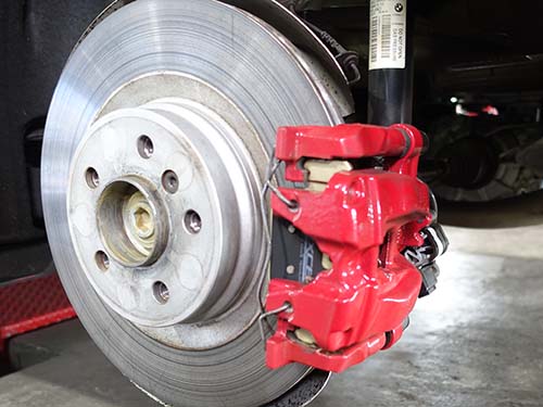 ブレーキ周りのドライアイス洗浄でクリーンアップ