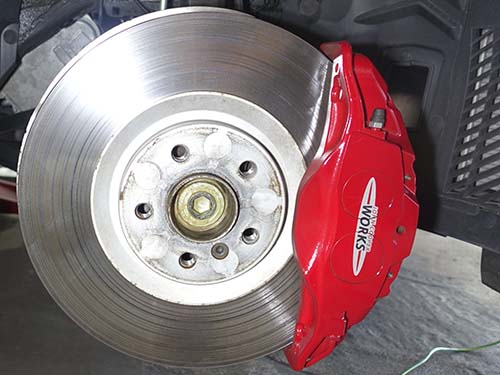 ブレーキ周りのドライアイス洗浄でクリーンアップ