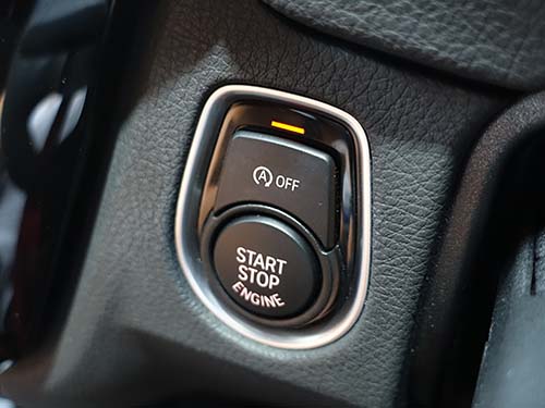 エンジン始動時にアイドリングストップのオフ設定