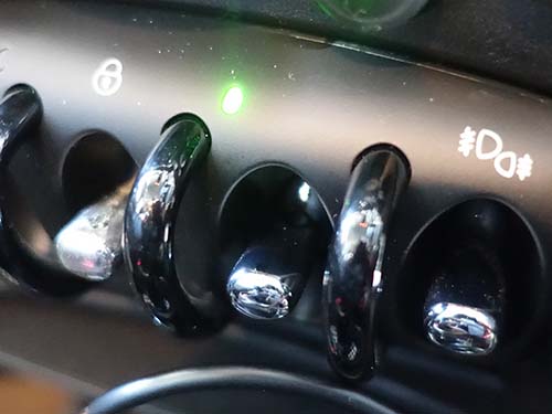 MINI純正新品のトグルスイッチ